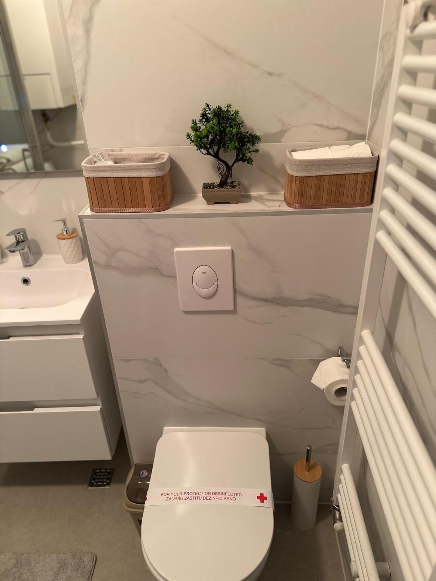 Aurelio Centar Apartment With Balcony And Free Parking 塞拉耶佛 外观 照片