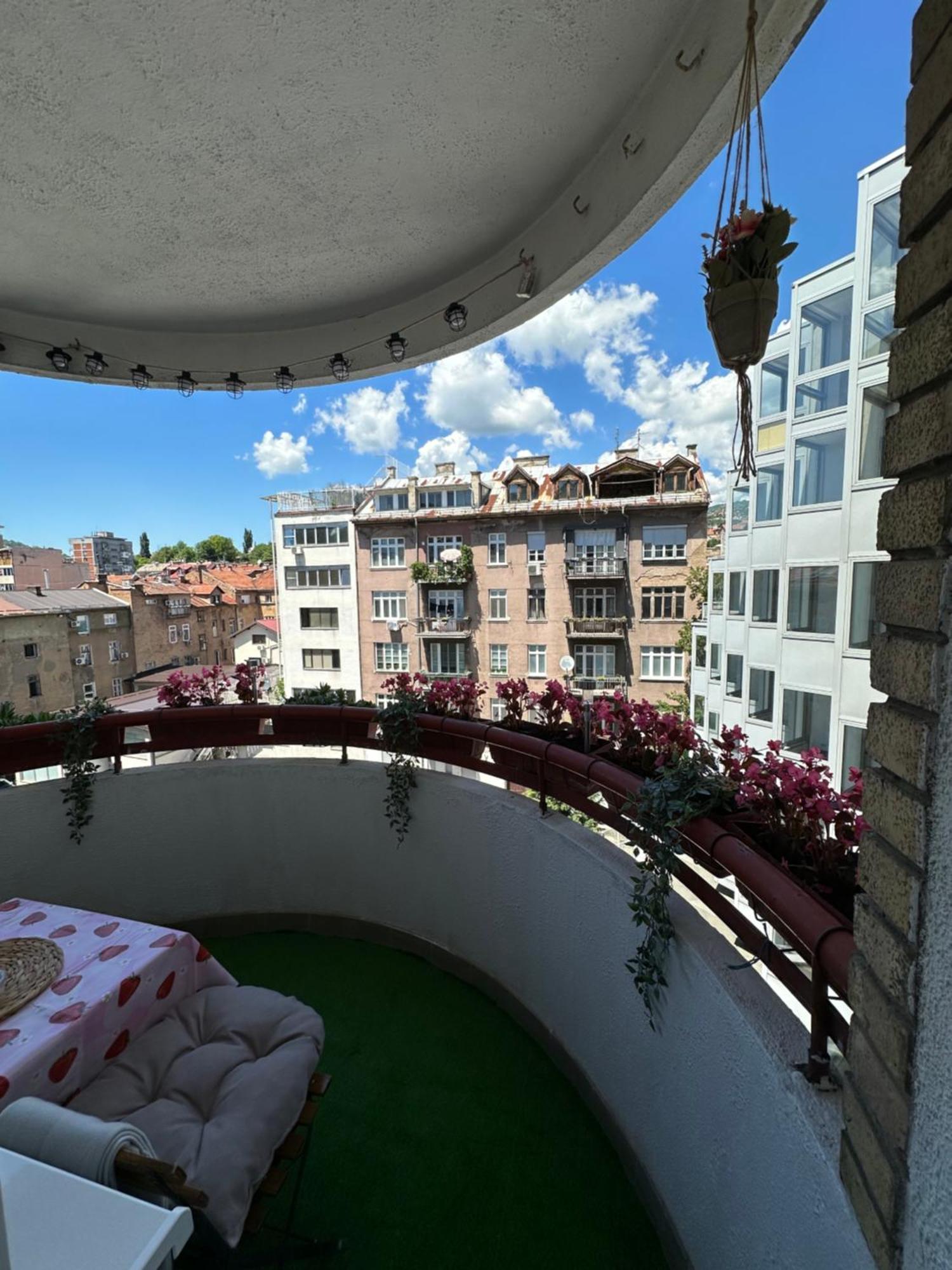 Aurelio Centar Apartment With Balcony And Free Parking 塞拉耶佛 外观 照片