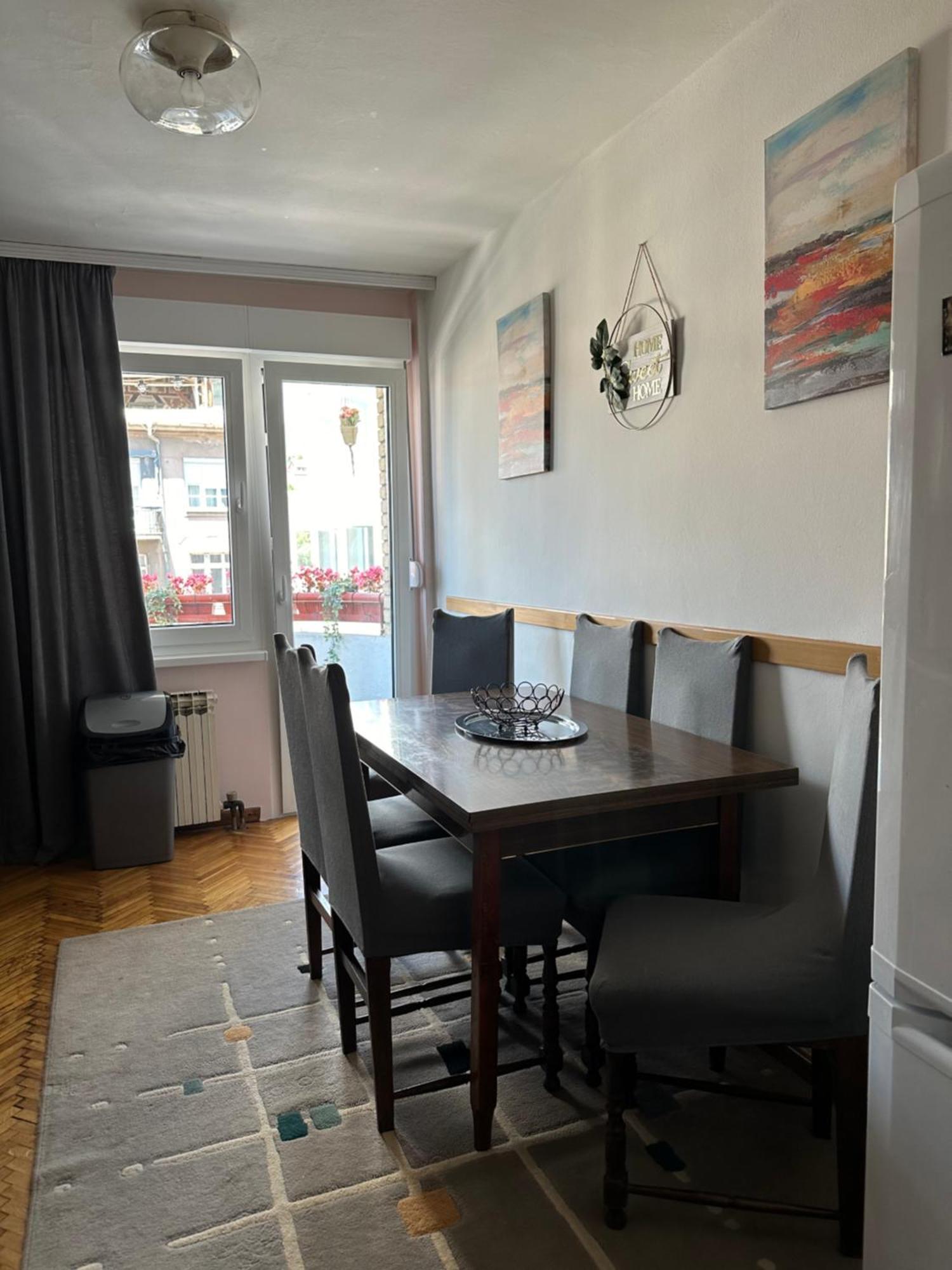 Aurelio Centar Apartment With Balcony And Free Parking 塞拉耶佛 外观 照片